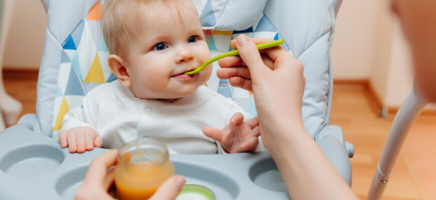 Première diversification alimentaire : quand commencer