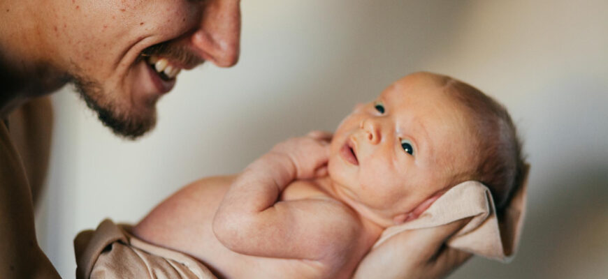 La psychologie d'un homme après la naissance
